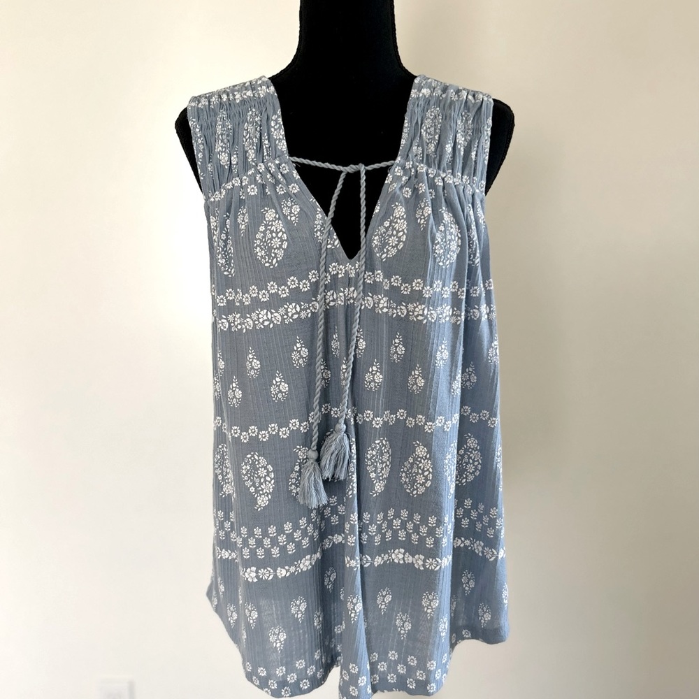 Women’s sleeveless blouse